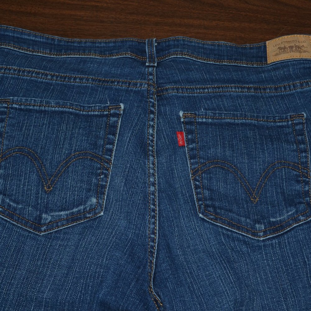 Woman's Levi's 512 Capri  Size 16W